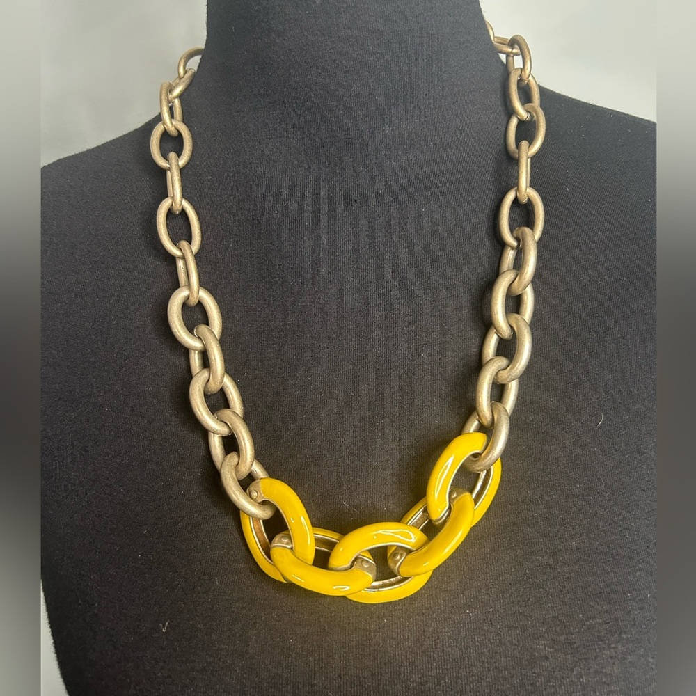 The Loft| NWTvlarge link beige and yellow necklace with lobster clasp 26”